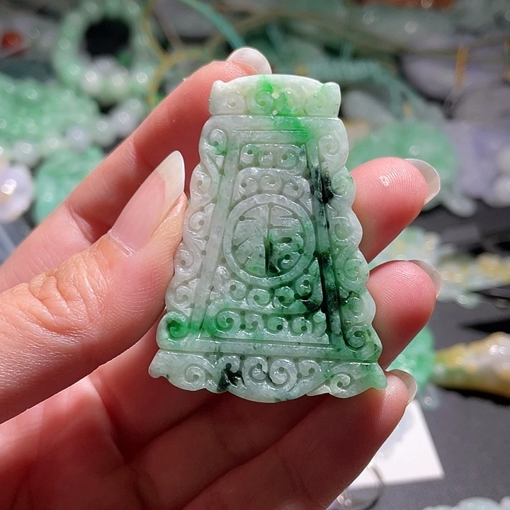 颈饰未镶嵌翡翠天