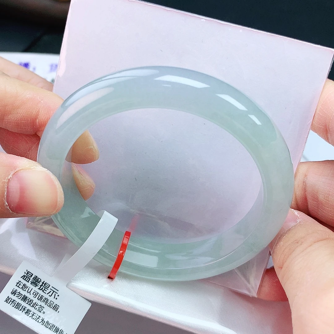 翡翠手镯未镶嵌55圈