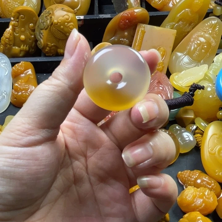 莫***子石英质玉未镶嵌颈饰