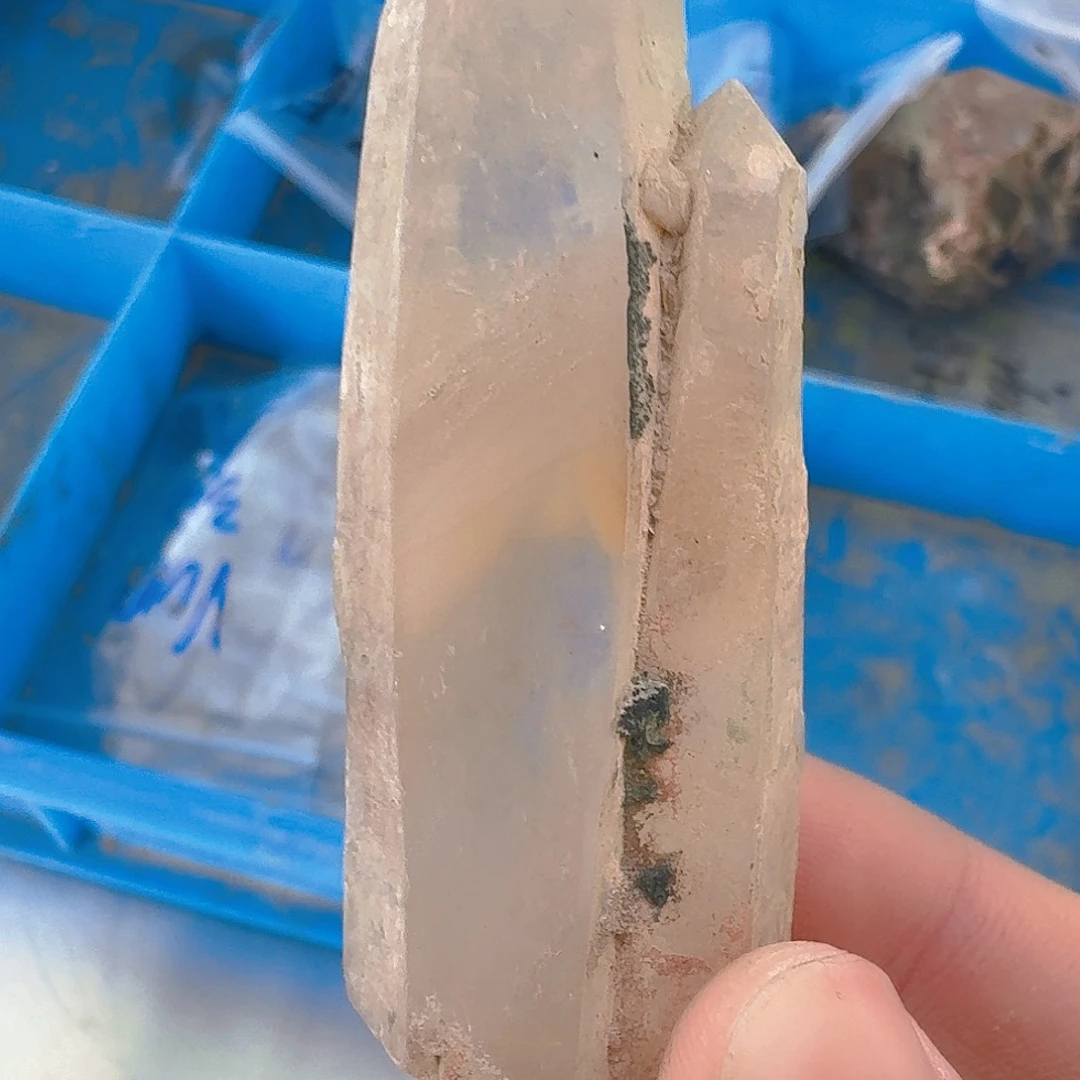 未镶嵌珠宝半成品水晶?**茶