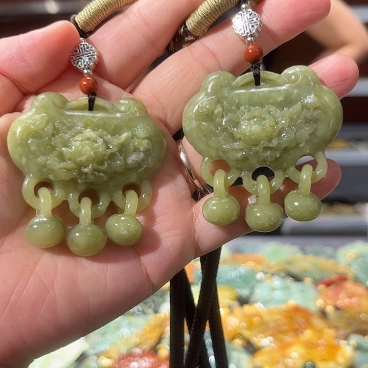 岫玉未镶嵌毛衣链