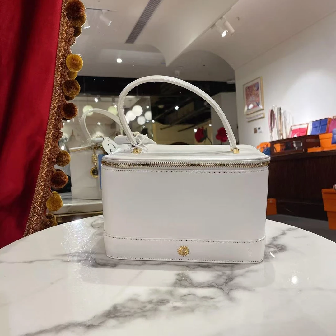 95新 VERSACE/范思哲 范思哲美杜莎白色牛皮盒子手提包/62052627