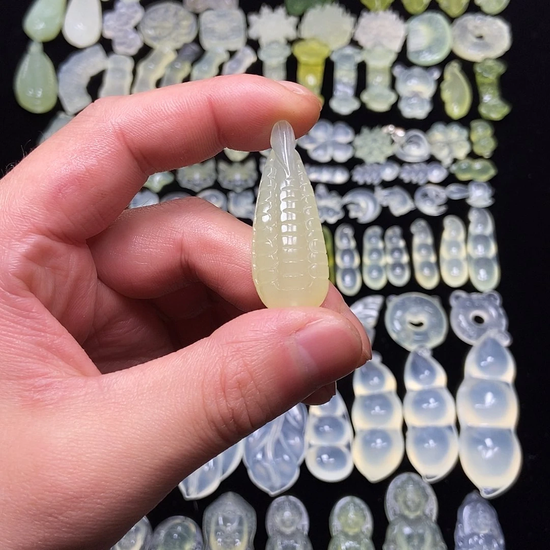 蛇纹石玉未镶嵌颈饰