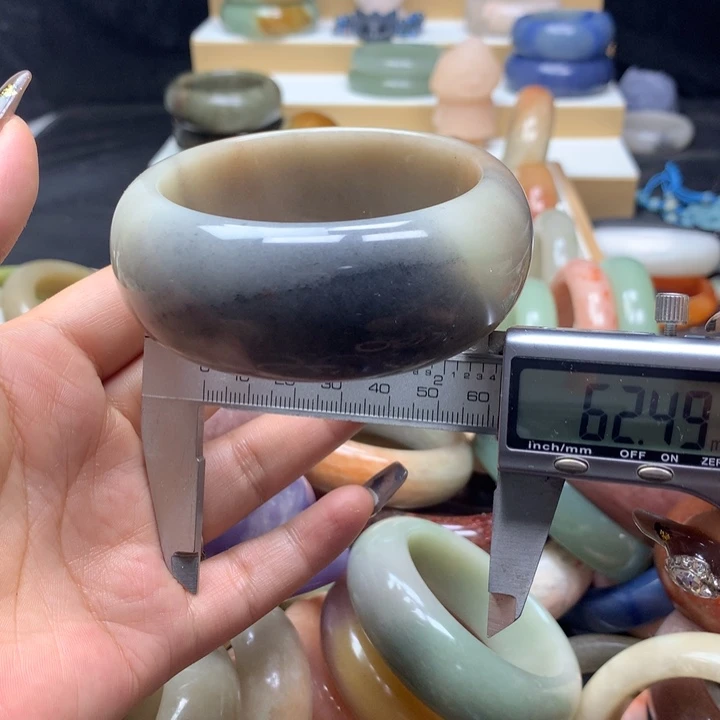 未镶嵌手镯石英质玉