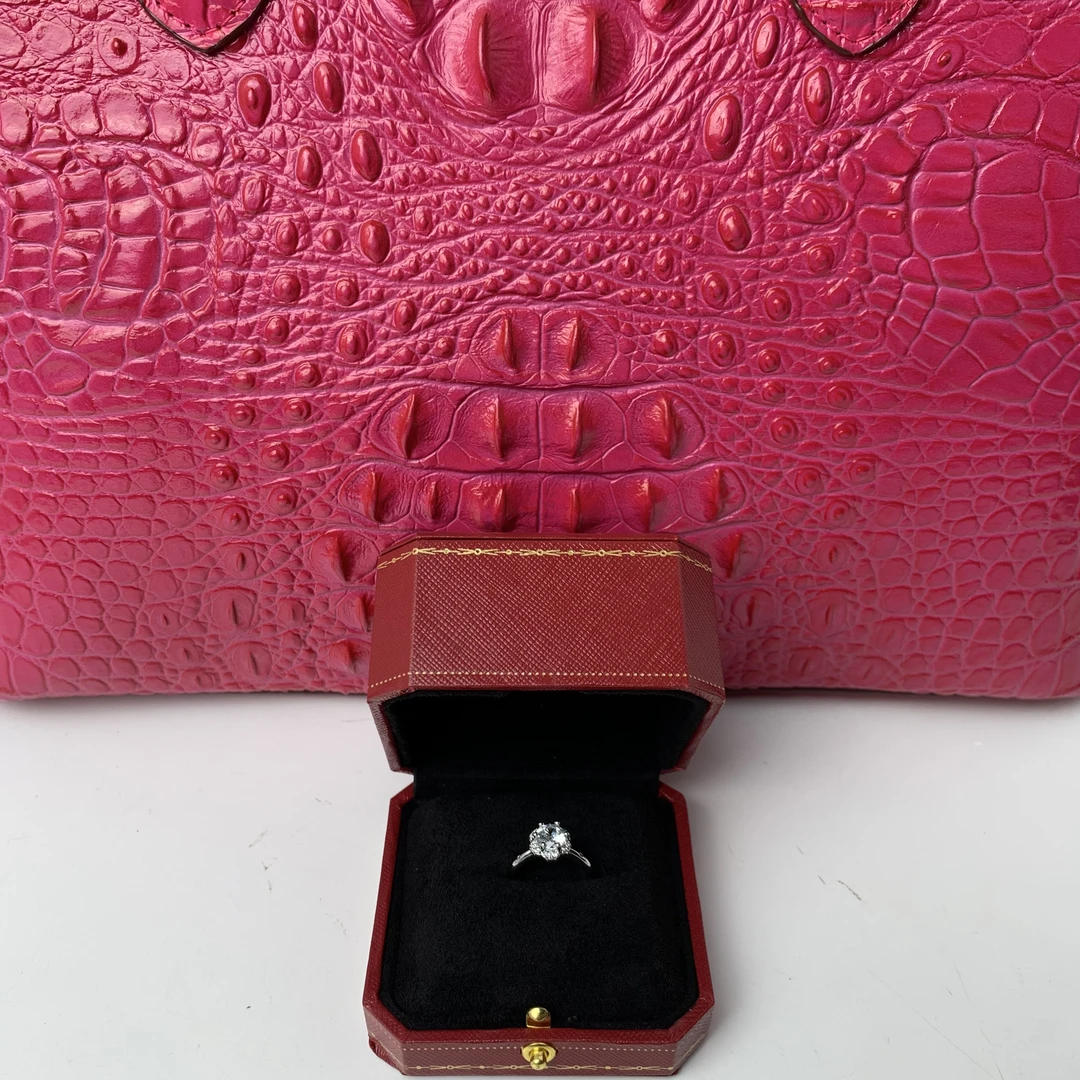 4182【LIANBANGH.K】1卡 精致女戒指