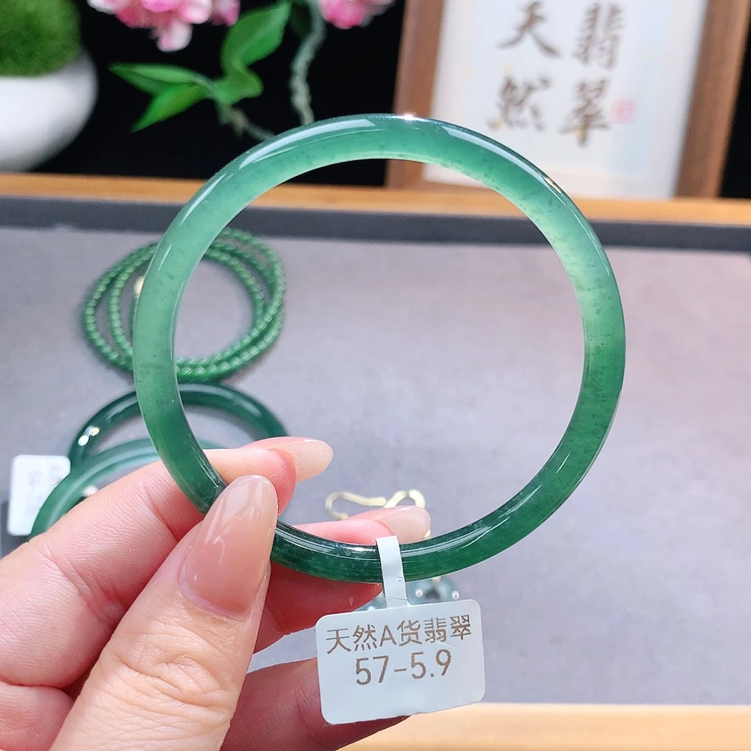 未镶嵌手镯（圆镯）翡翠