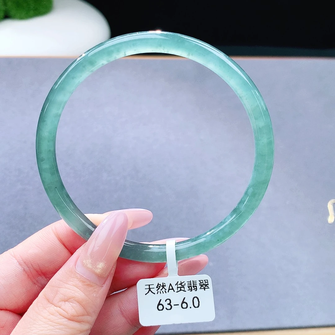 未镶嵌手镯（圆镯）翡翠