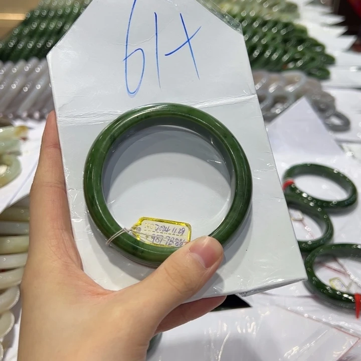 中***厂和田玉未镶嵌手镯