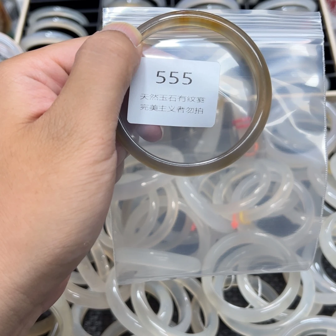 白***耳玛瑙/玉髓手镯未镶嵌62