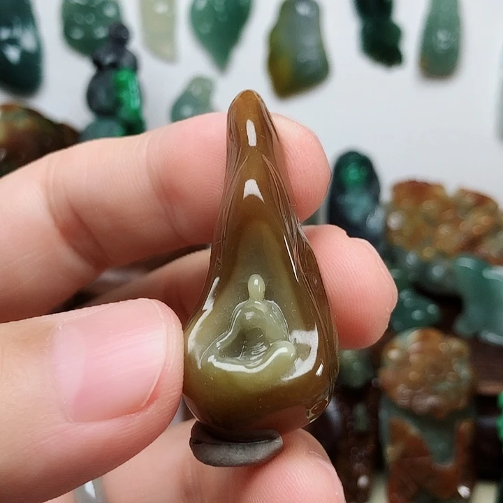 翡翠颈饰未镶嵌淘****能1
