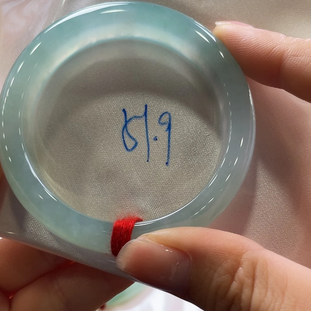 翡翠手镯未镶嵌翡翠手镯