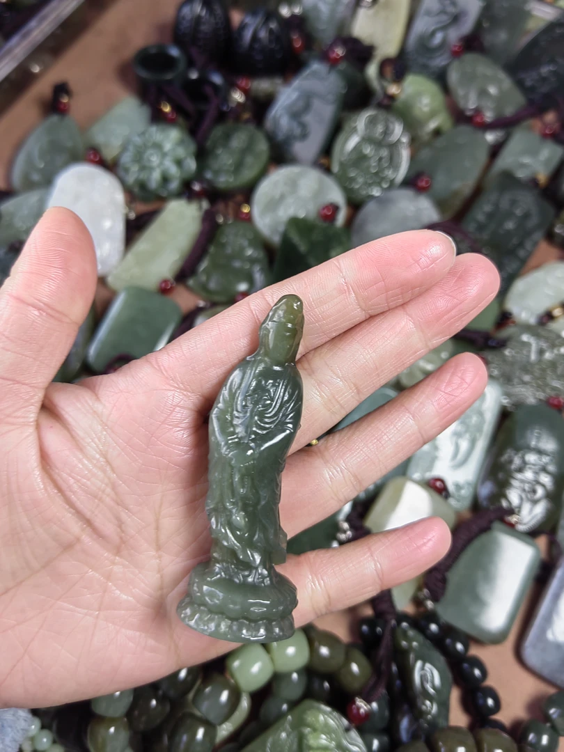 天然和田玉新疆且末糖观音立体摆件