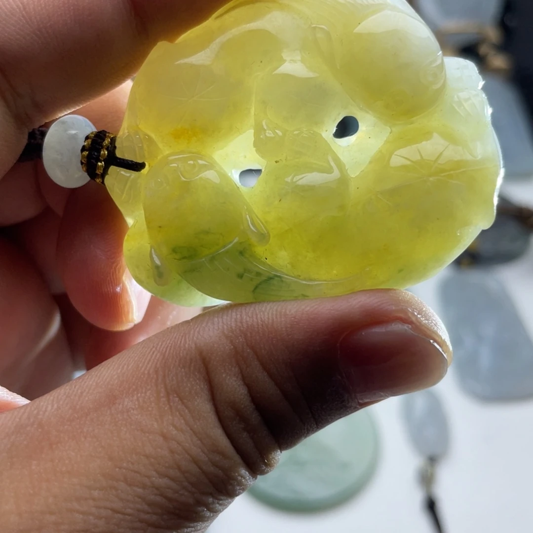 翡翠未镶嵌颈饰挂件