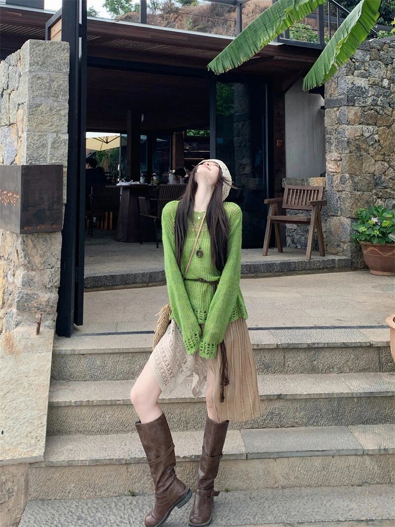 民族异域休闲慵懒度假风穿搭多巴胺镂空罩衫叠穿不规则开叉皮帘女