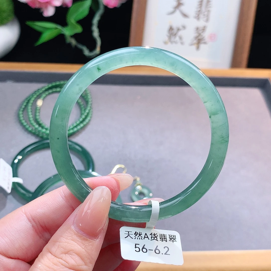 未镶嵌手镯（圆镯）翡翠