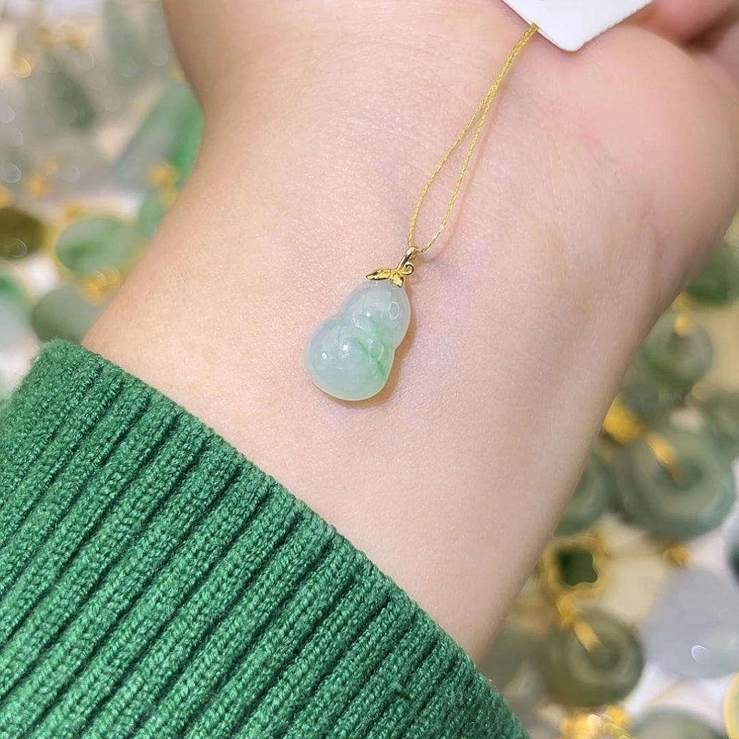 翡翠18K金镶嵌颈饰葫芦