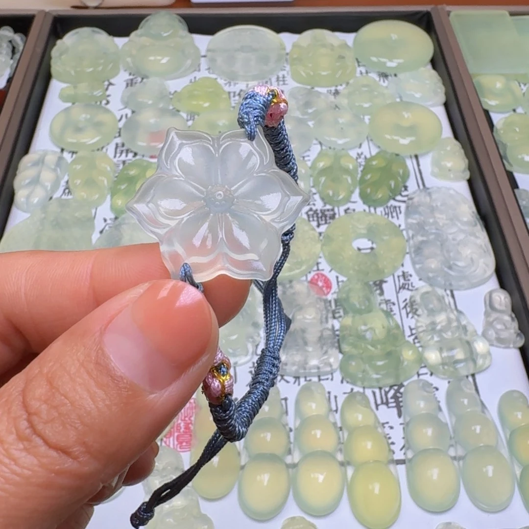 岫玉未镶嵌颈饰天然岫玉精品手牌