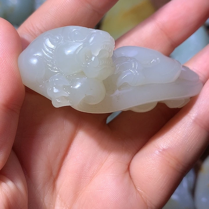 杰****和田玉未镶嵌颈饰