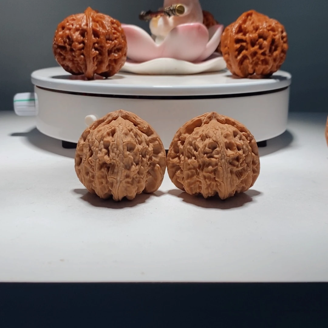 文玩核桃吊坠三角白-627～39.5