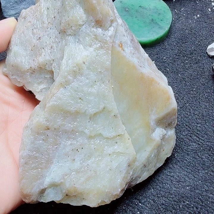 未镶嵌和田玉（糖玉）珠宝半成品