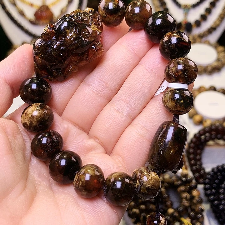 惬***意琥珀未镶嵌裸石抚顺琥珀