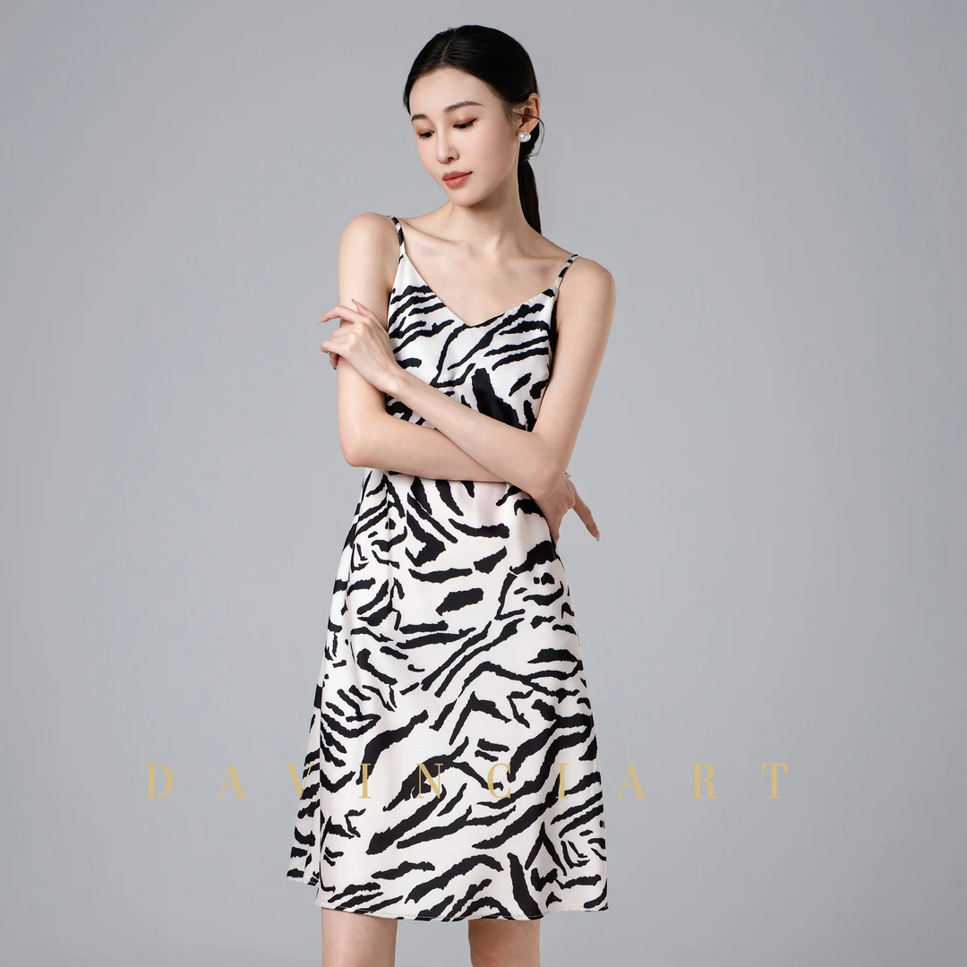 丝滑斑马绘线宽松吊带睡衣性感战袍BF风冰感俏皮睡裙外出青年裙