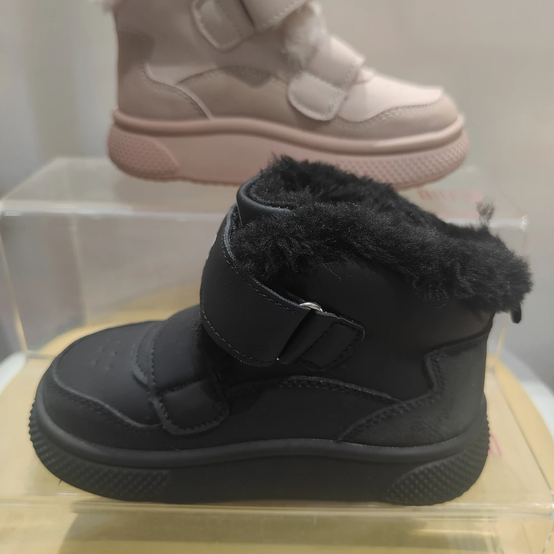 冬季男女通用运动风休闲风雪地靴平跟短筒车缝线