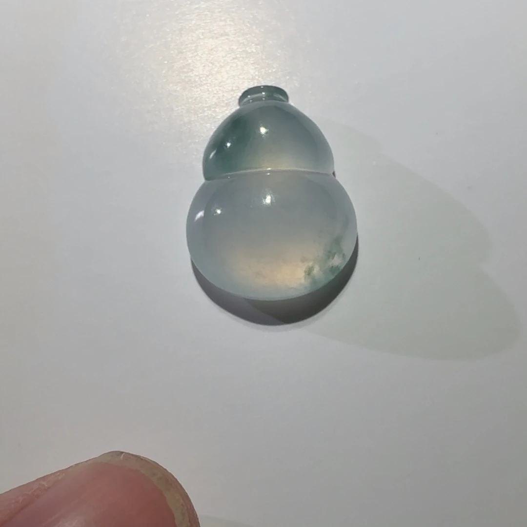小***家颈饰未镶嵌翡翠葫芦
