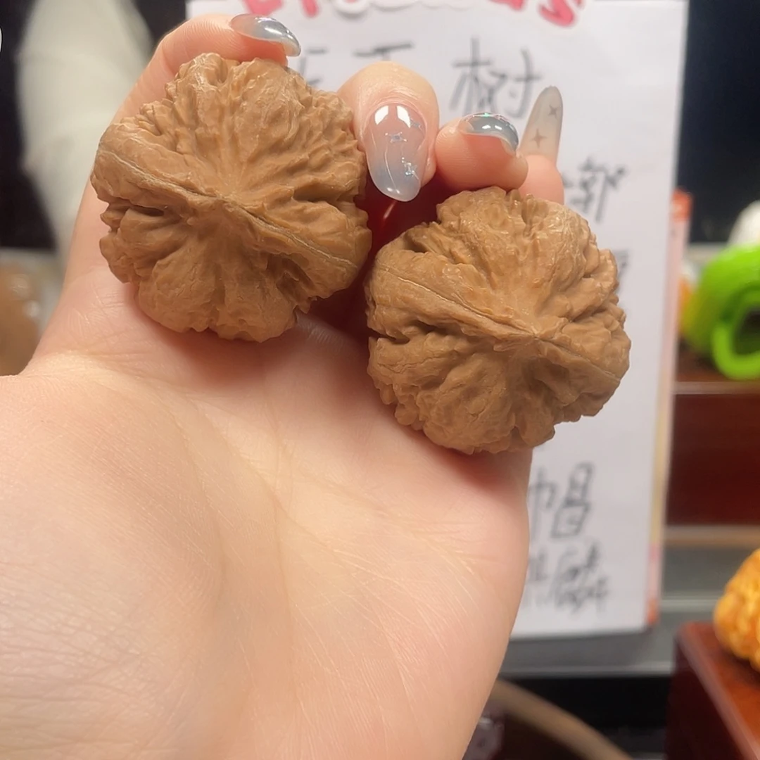 吊坠桃核41尺41克霸王龙