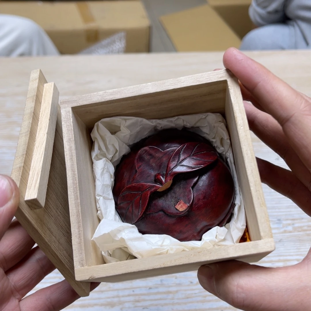 瓷片壹*钮密密麻麻地排列着