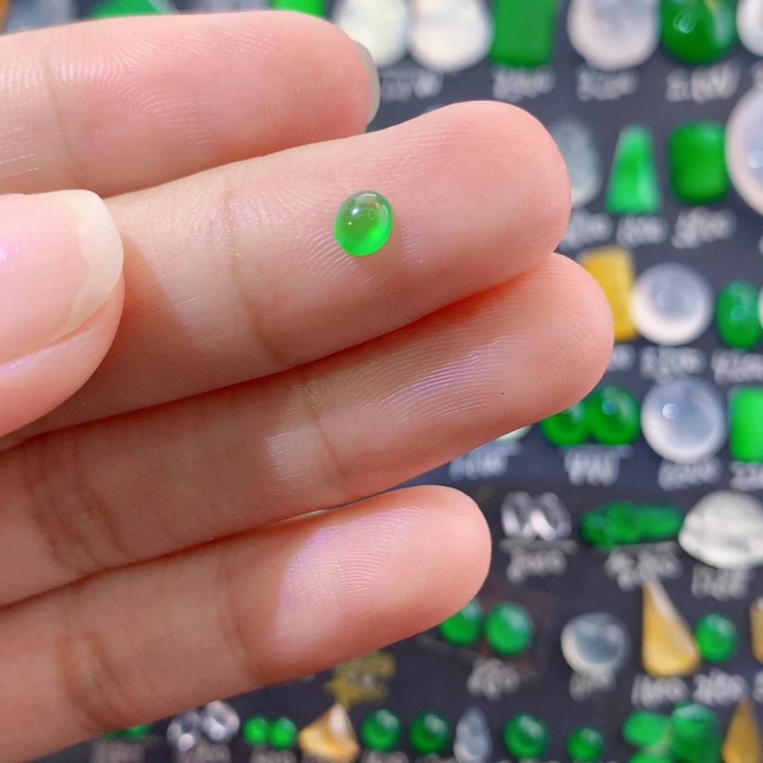 翡翠未镶嵌颈饰木纳蛋面