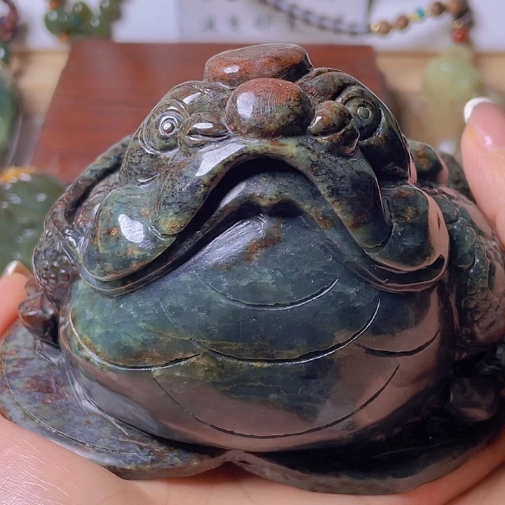 岫岩河磨玉（透闪石质玉）未镶嵌摆件李*