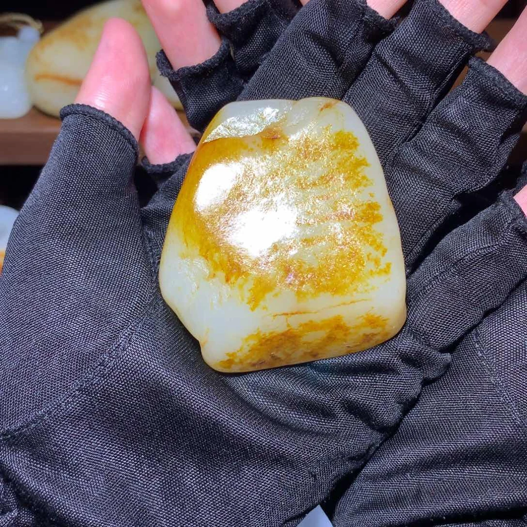 伐***店和田玉未镶嵌颈饰