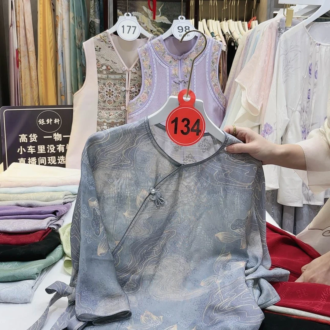 【闪购商品】成***姐苏绣的艺术品是一个人在生活