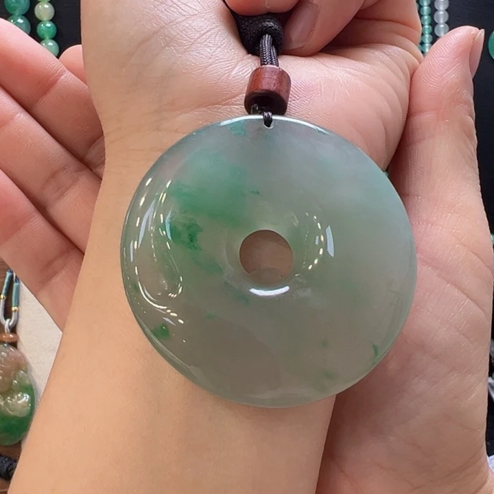 石英质玉未镶嵌颈饰