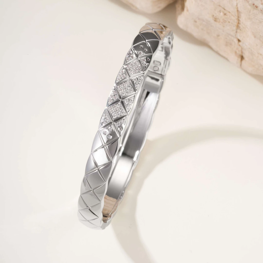 饰间CO经典菱格手濁丝巾网红时尚百搭个性