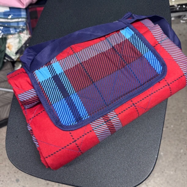 （瑕疵款）130*170 野餐垫公园垫 防潮防水黑底红格