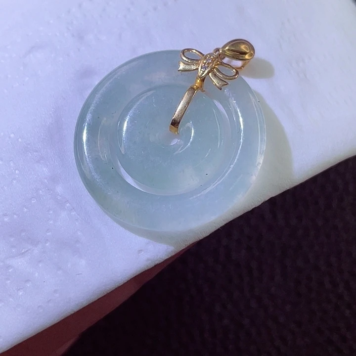 翡翠18K金镶嵌颈饰翡翠