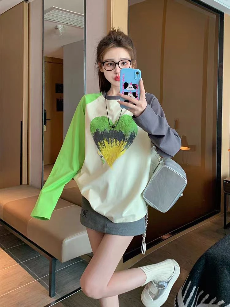绿色拼接爱心长袖t恤女2025新款秋季欧货大版洋气撞色内搭上衣