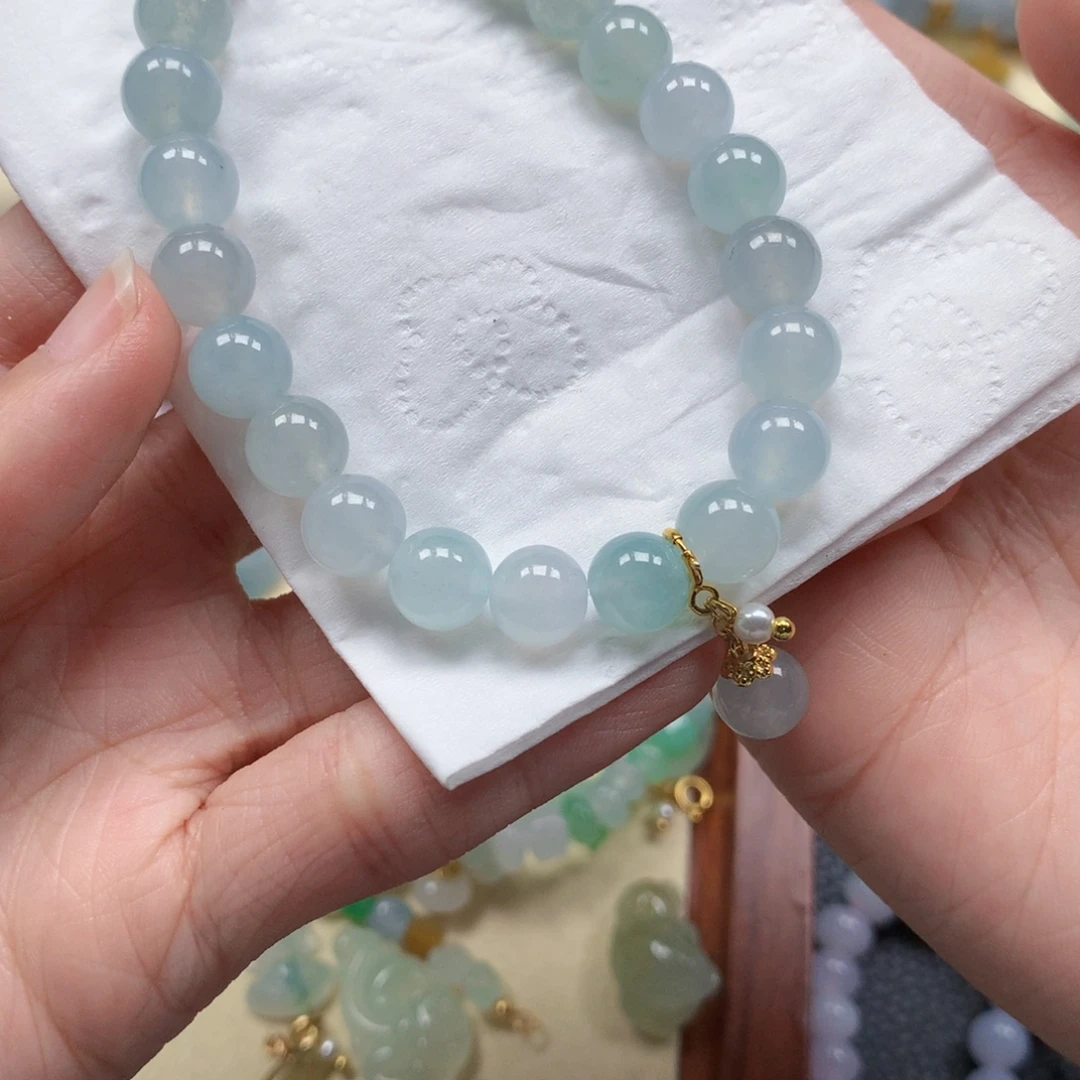 翡翠未镶嵌颈饰是