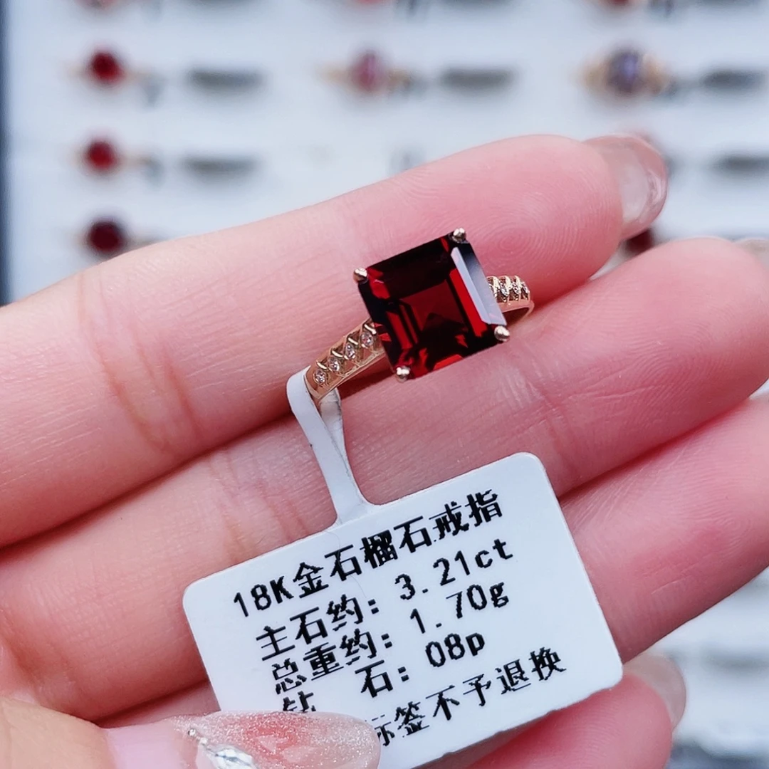 戒指18K金镶嵌石榴石