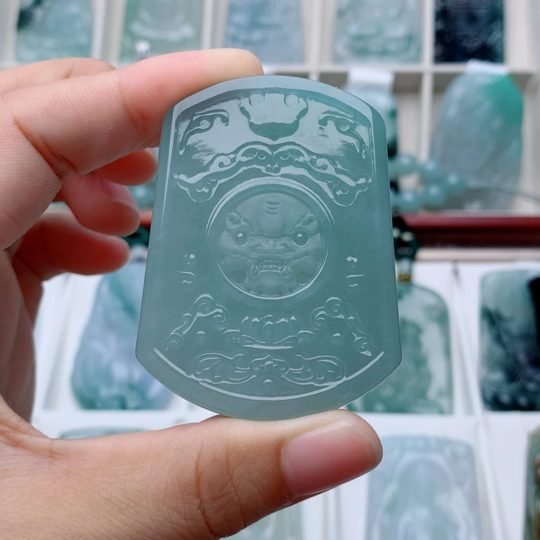 翡翠未镶嵌颈饰清*。