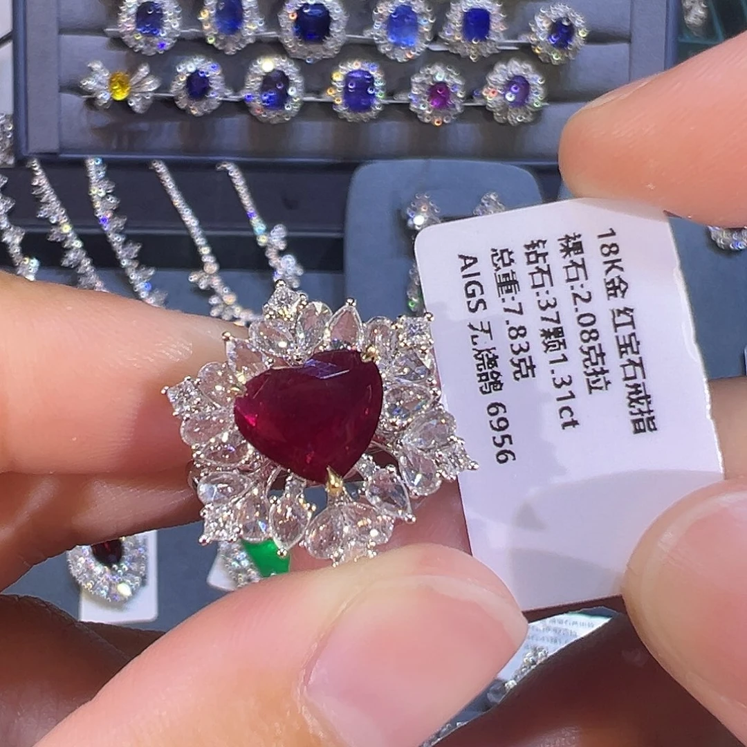 戒指18K金镶嵌红宝石