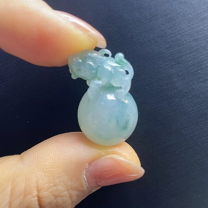 翡翠吊坠(不含链)未镶嵌飘花翡翠雕刻貔貅转运球吊坠