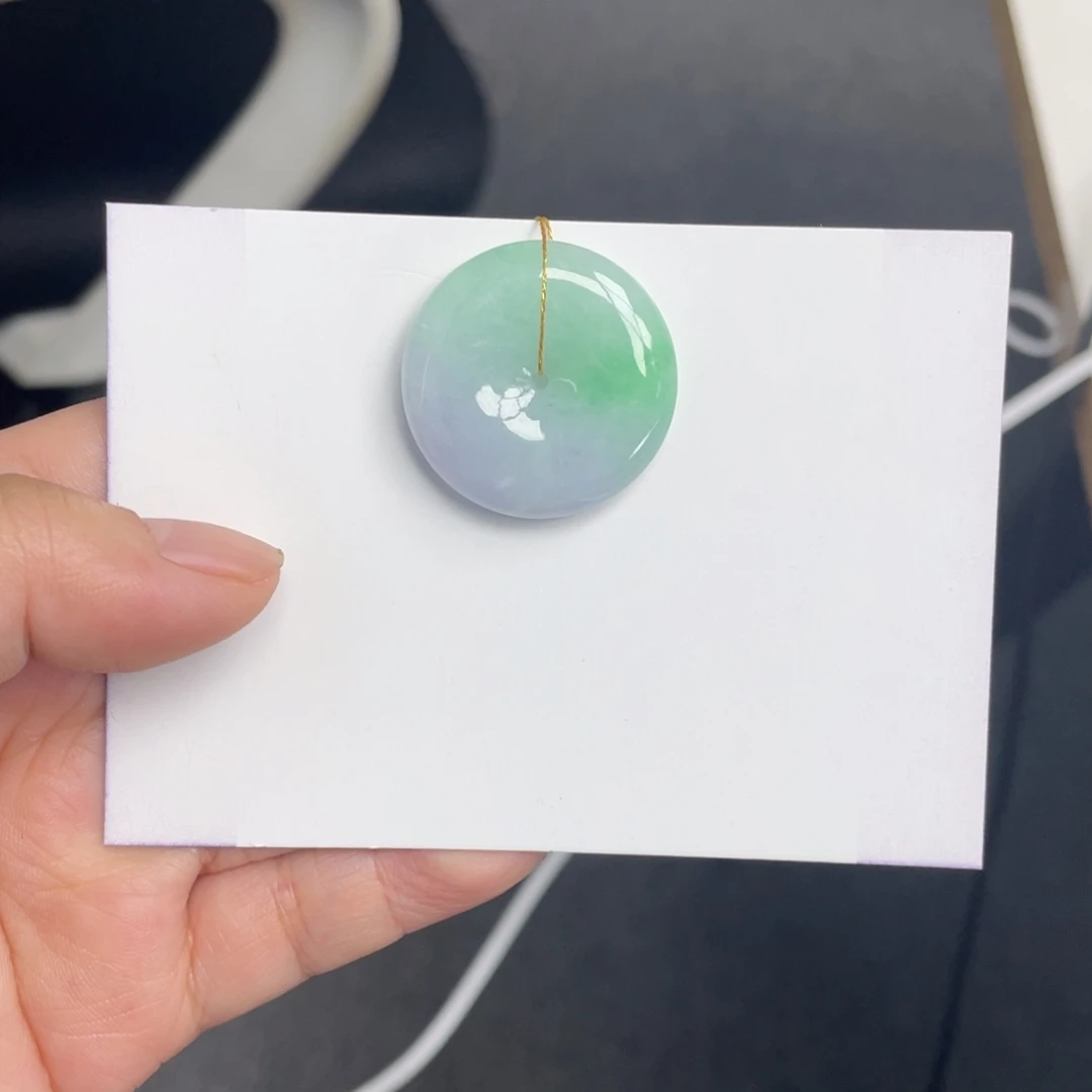 翡翠未镶嵌颈饰平安扣