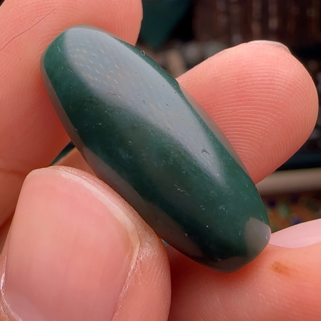 未镶嵌单石英质玉