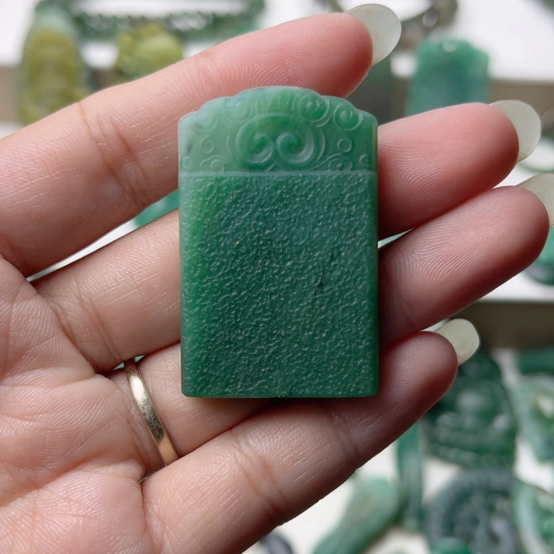 逗***哥独山玉未镶嵌挂件