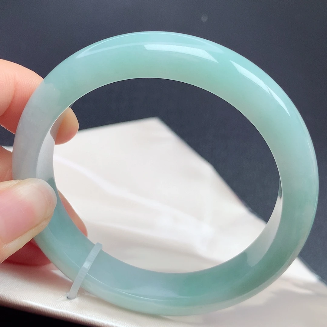 翡翠手镯未镶嵌58圈口