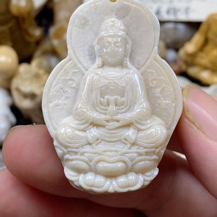 颈饰未镶嵌硅化珊瑚（珊瑚玉）