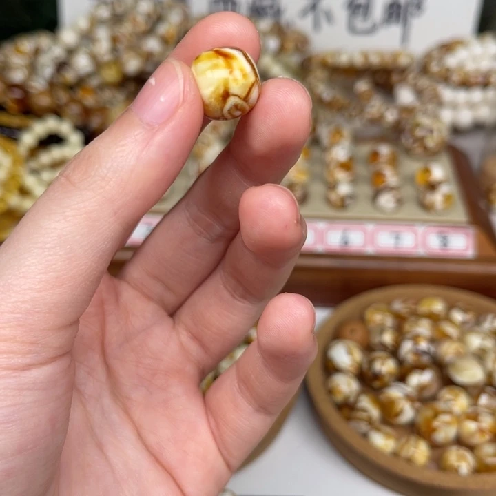 未镶嵌琥珀裸石一***心54号